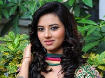 Isha Chawla Wallpaper Photo Shared By Lotte10 Fans Share Image