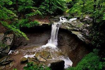 Blue Hen Falls And Cuyahoga Valley National Park Lake Wallpaper