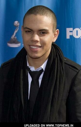 Evan Ross I Fondos Wall