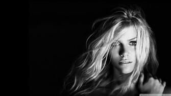Brooklyn Decker Wallpaper