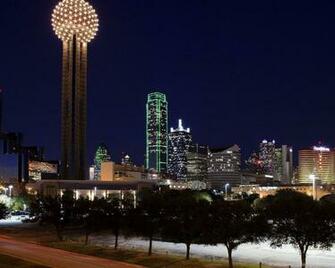 Wallpaper Dallas Skyline Reunion Tower Desktop