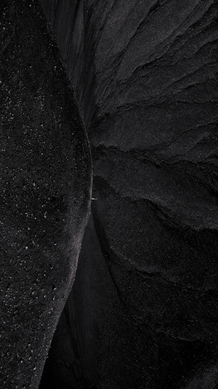 Great Black Wallpaper For iPhone This Month