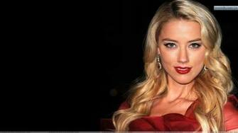 Amber Heard Smiling In Red Lips And Black Background Wallpaper