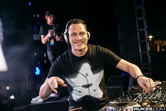 Circuitox Tiesto Edita Nuevo Sencillo Junto A John