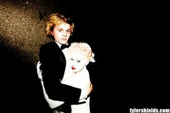 Evan Peters Photo