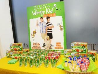 Book Re Diary Of A Wimpy Kid Dog Days