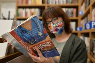 Why It S So Hard To Read A Book Right Now Explained By
