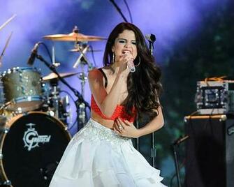 Selena Gomez Wallpaper