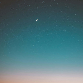 Cool iPad Pro Minimalist Crescent Moon Wallpaper
