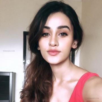 Aditi Arya Hot HD Photos Wallpaper For Mobile