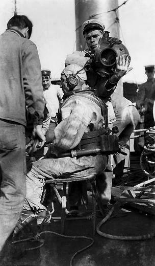 Us Navy Diver In Uss Walke HD Wallpaper Res