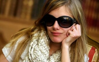 Melanie Laurent Wallpaper