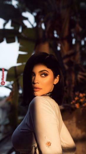 Bella Hadid Wallpaper King Kylie In