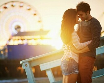 Love Romantic Boys And Girls Wallpaper Pictures
