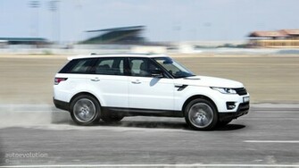 Range Rover Sport Supercharged In Dubai S Desert HD Wallpaper