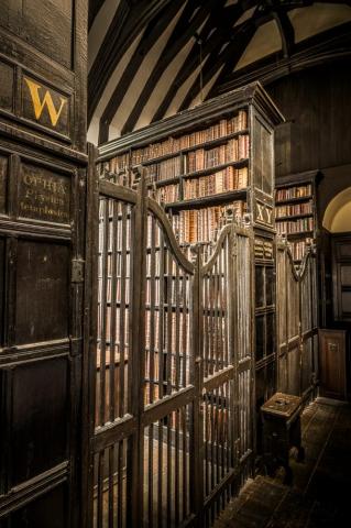 Wallpaper Id An Old School Library 4k
