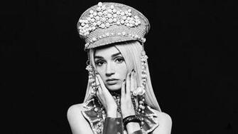 Poppy Singer Monochrome Wallpaper HD Music 4k Image