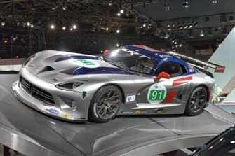 Srt Viper Car Wallpaper In Sporty Design