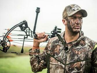 Luke Bryan Challenges Justin Moore To Annual Archery Competition