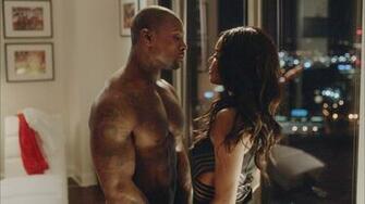 Former Bear Thomas Jones On Being Mary Jane Chicago